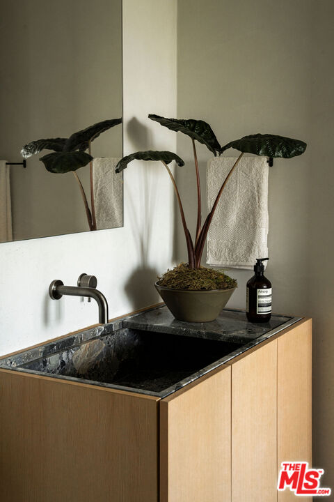 3736 Lowry Road Los Angeles, CA 90027 - Photo 26 of 32 Gallery Image 26