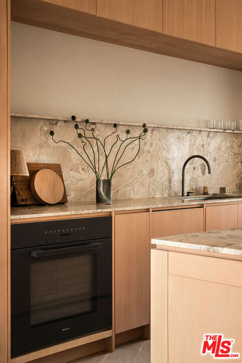 3736 Lowry Road Los Angeles, CA 90027 - Photo 4 of 32 Gallery Image 4