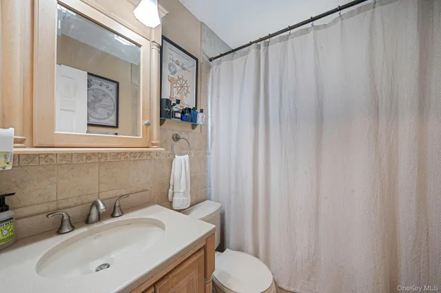 $619,000 | 29 N Plaza, Amity Harbor, NY 11701