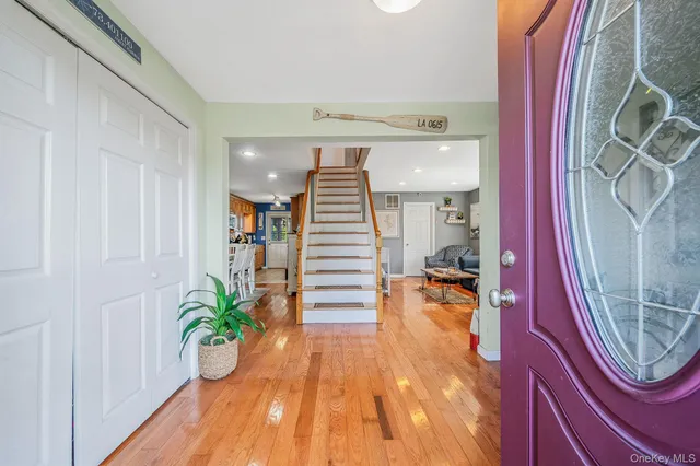 $619,000 | 29 N Plaza, Amity Harbor, NY 11701