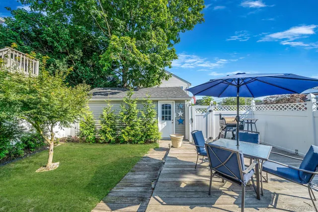 $619,000 | 29 N Plaza, Amity Harbor, NY 11701