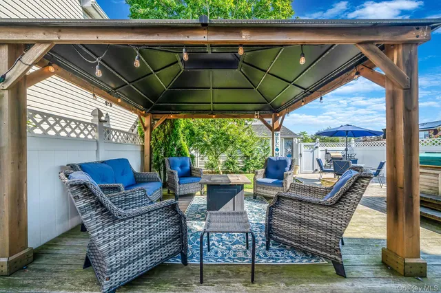 $619,000 | 29 N Plaza, Amity Harbor, NY 11701