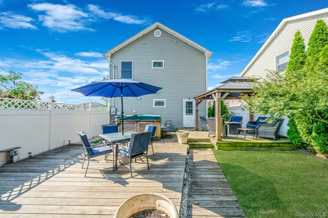 $619,000 | 29 N Plaza, Amity Harbor, NY 11701