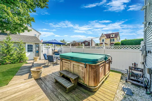 $619,000 | 29 N Plaza, Amity Harbor, NY 11701