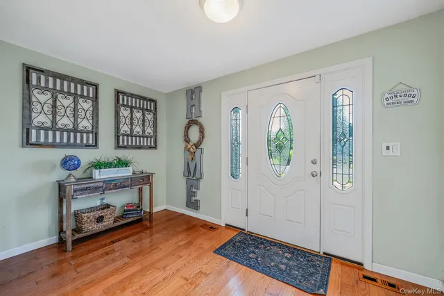 $619,000 | 29 N Plaza, Amity Harbor, NY 11701