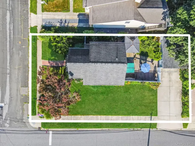 $619,000 | 29 N Plaza, Amity Harbor, NY 11701