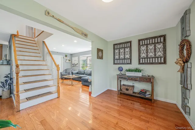 $619,000 | 29 N Plaza, Amity Harbor, NY 11701