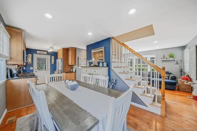 $619,000 | 29 N Plaza, Amity Harbor, NY 11701