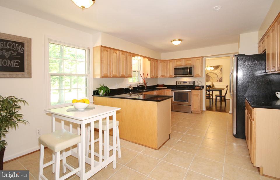 6416 Greenleaf Street Springfield, VA 22150 - Photo 8 of 30 Kitchen