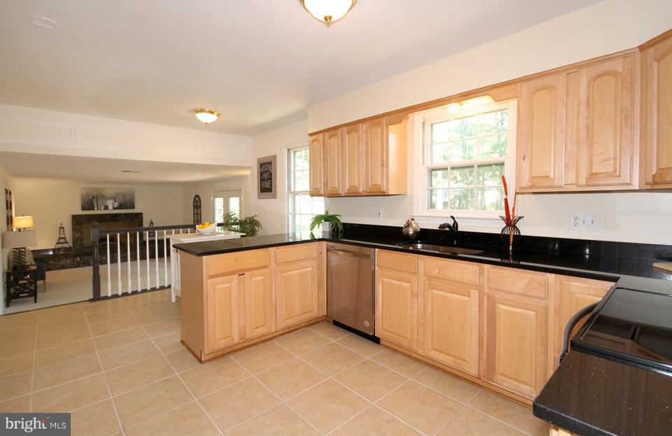 6416 Greenleaf Street Springfield, VA 22150 - Photo 9 of 30 Kitchen