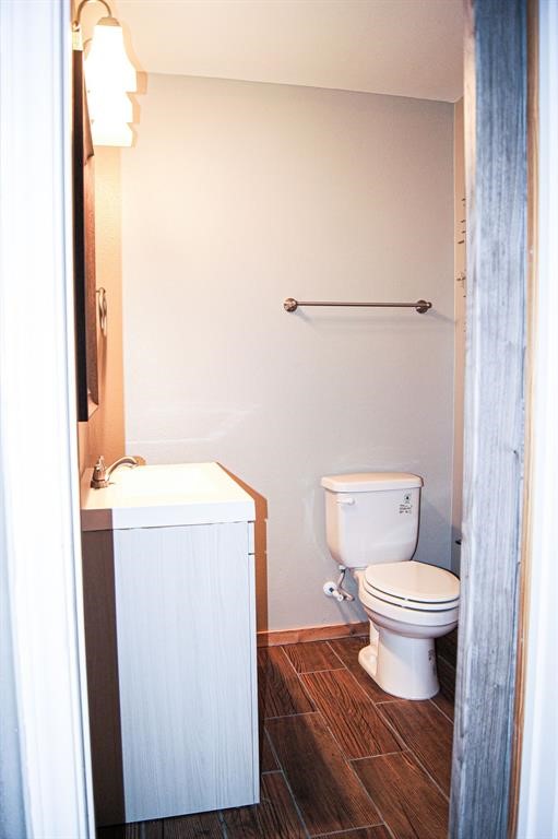 1727 Pueblo Street Dallas, TX 75212 - Photo 23 of 27 a bathroom with a toilet and a shower