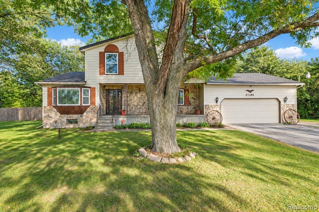 2481 South Genesee Road Burton, MI 48519 - Photo 3 of 31 Gallery Image 3