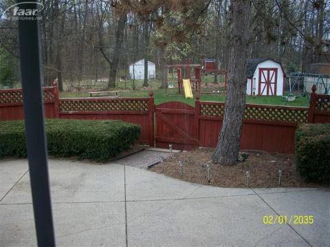 5561 Copley Square Road Grand Blanc, MI 48439 - Photo 2 of 16 20217192-1.JPG