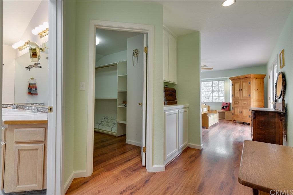 7250 Rancho Verano Place Paso Robles, CA 93446 - Photo 17 of 49 a view of a living room