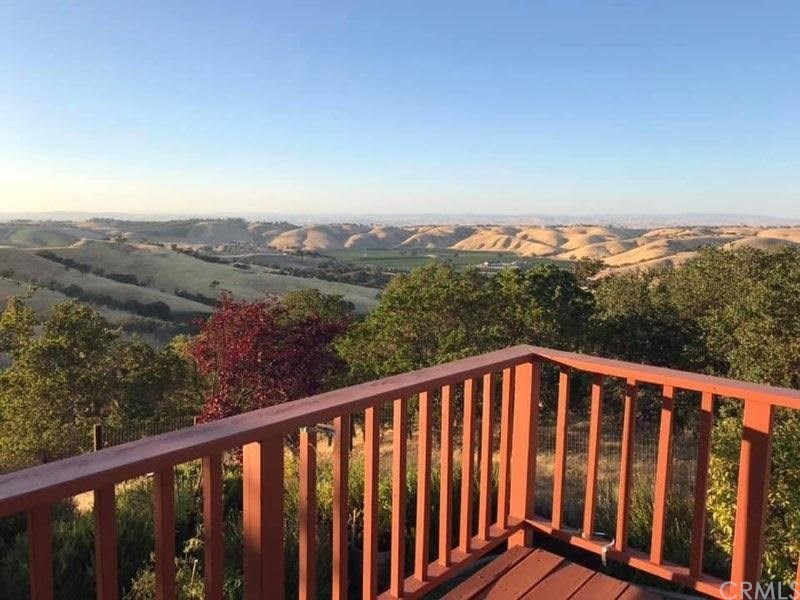 7250 Rancho Verano Place Paso Robles, CA 93446 - Photo 27 of 49 a view of city and mountain from a balcony