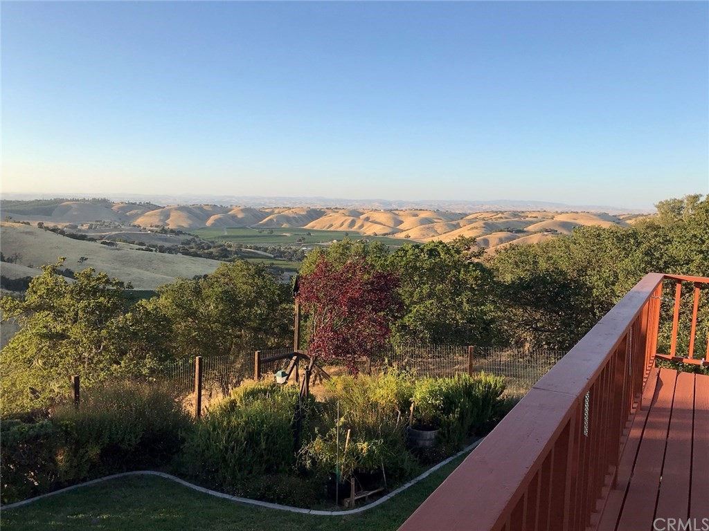 7250 Rancho Verano Place Paso Robles, CA 93446 - Photo 29 of 49 a view of a city from a balcony