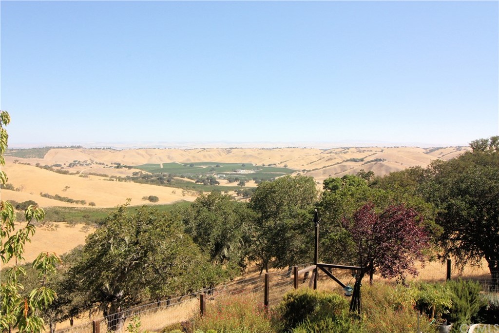7250 Rancho Verano Place Paso Robles, CA 93446 - Photo 36 of 49 a view of lake and mountain