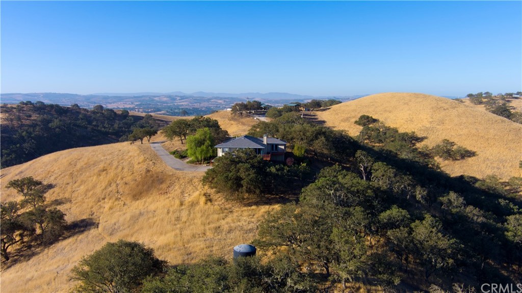 7250 Rancho Verano Place Paso Robles, CA 93446 - Photo 46 of 49 a view of a houses with a mountain