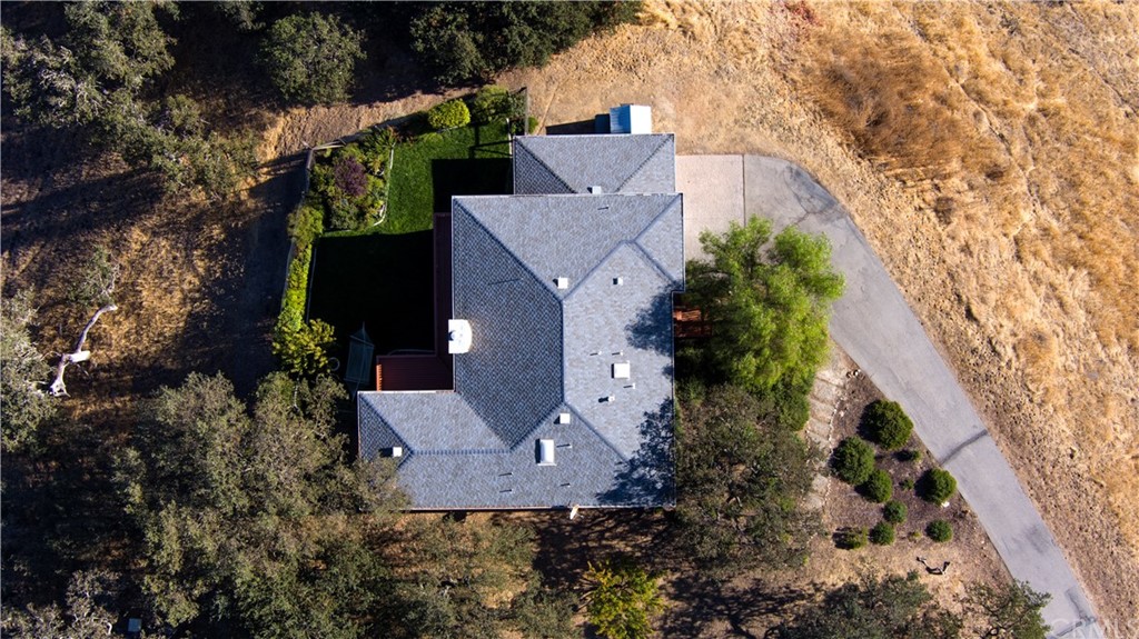 7250 Rancho Verano Place Paso Robles, CA 93446 - Photo 48 of 49 an aerial view of house with yard and parking