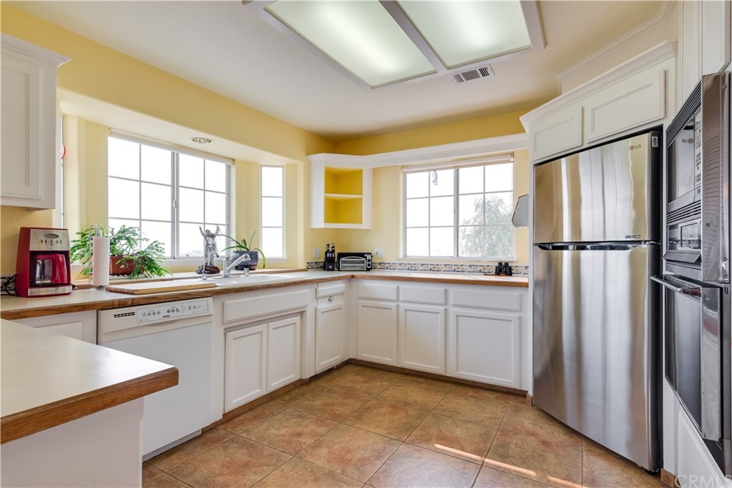 7250 Rancho Verano Place Paso Robles, CA 93446 - Photo 10 of 49 a kitchen with sink refrigerator and window