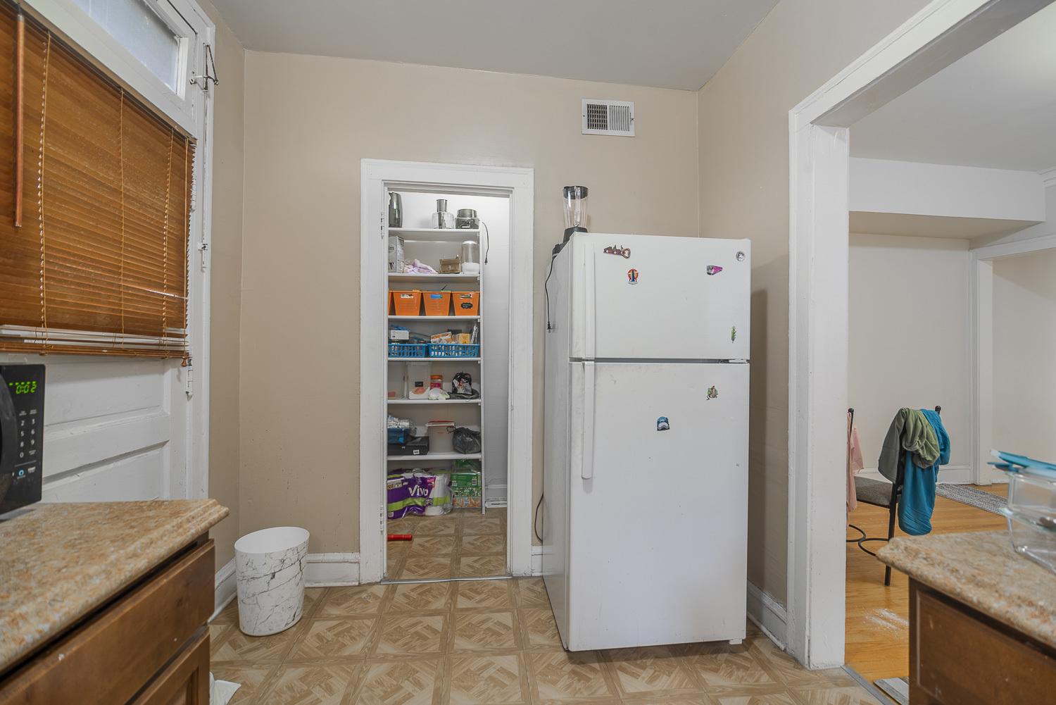 6507 North Hoyne Avenue, Unit 3N Chicago, IL 60645 - Photo 4 of 8