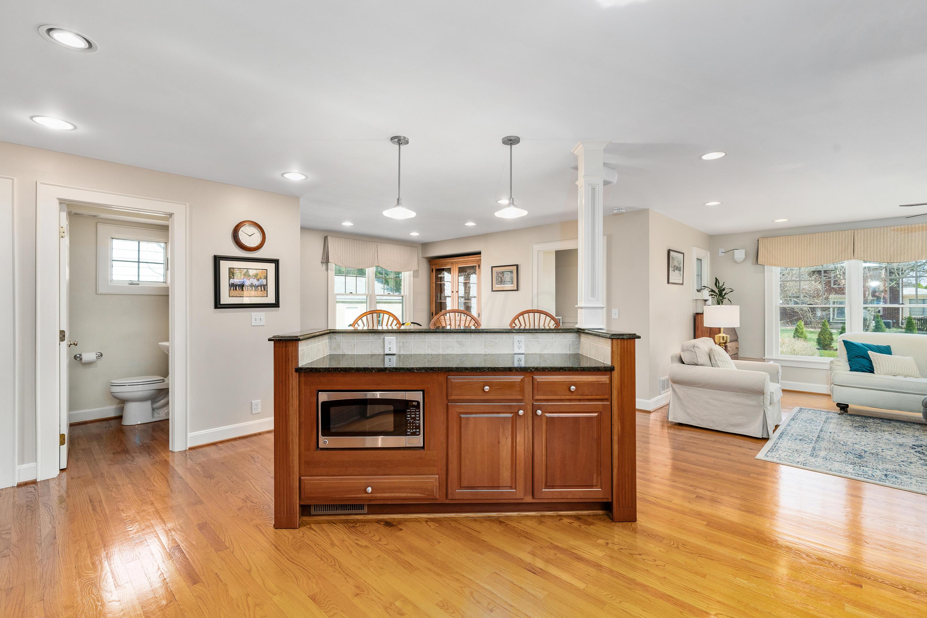 318 North Ardmore Road Columbus, OH 43209 - Photo 11 of 47