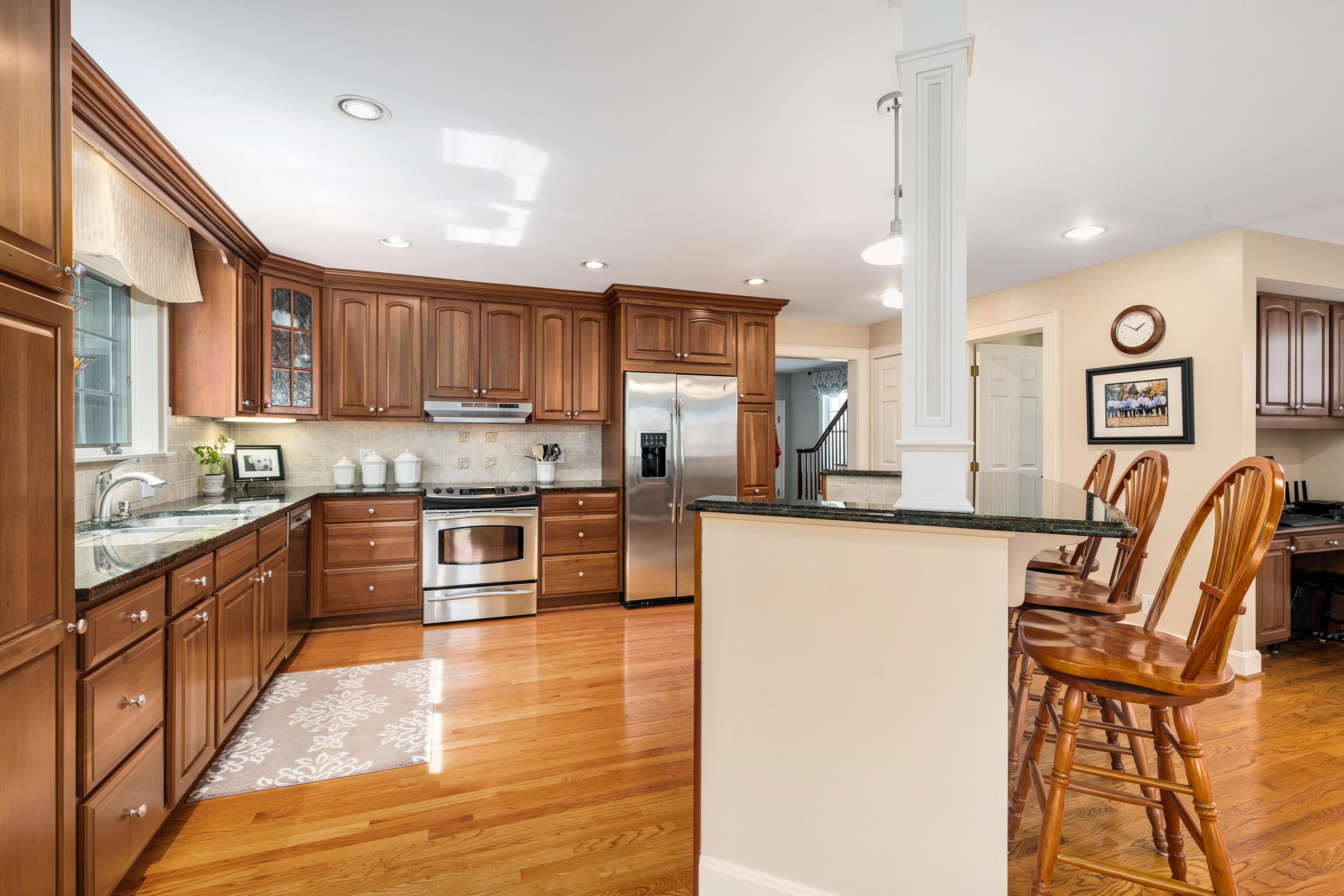 318 North Ardmore Road Columbus, OH 43209 - Photo 12 of 47