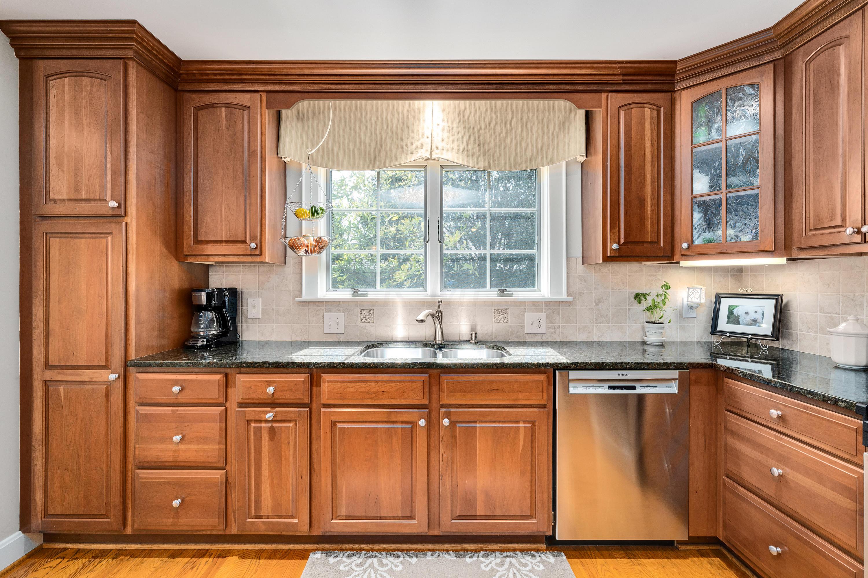 318 North Ardmore Road Columbus, OH 43209 - Photo 10 of 47