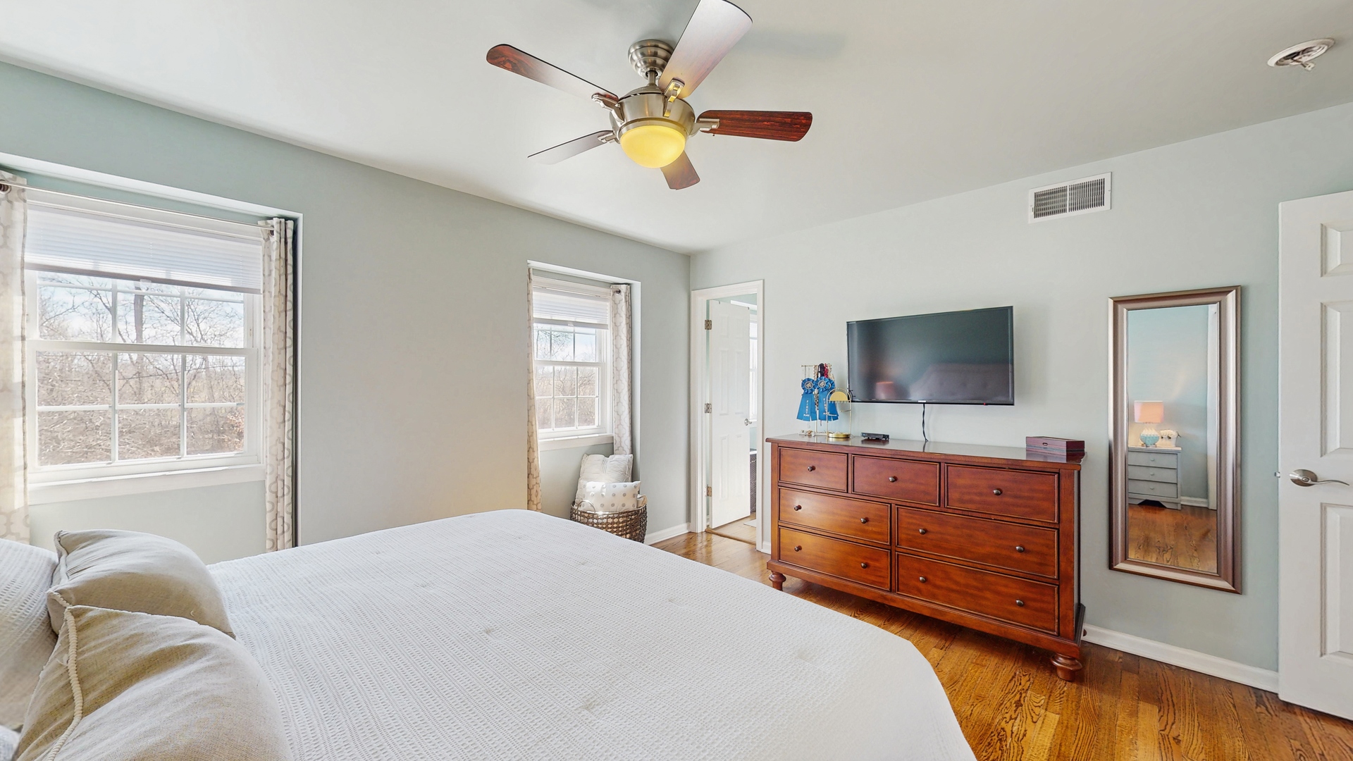 817 Plamondon Road Wheaton, IL 60189 - Photo 12 of 30