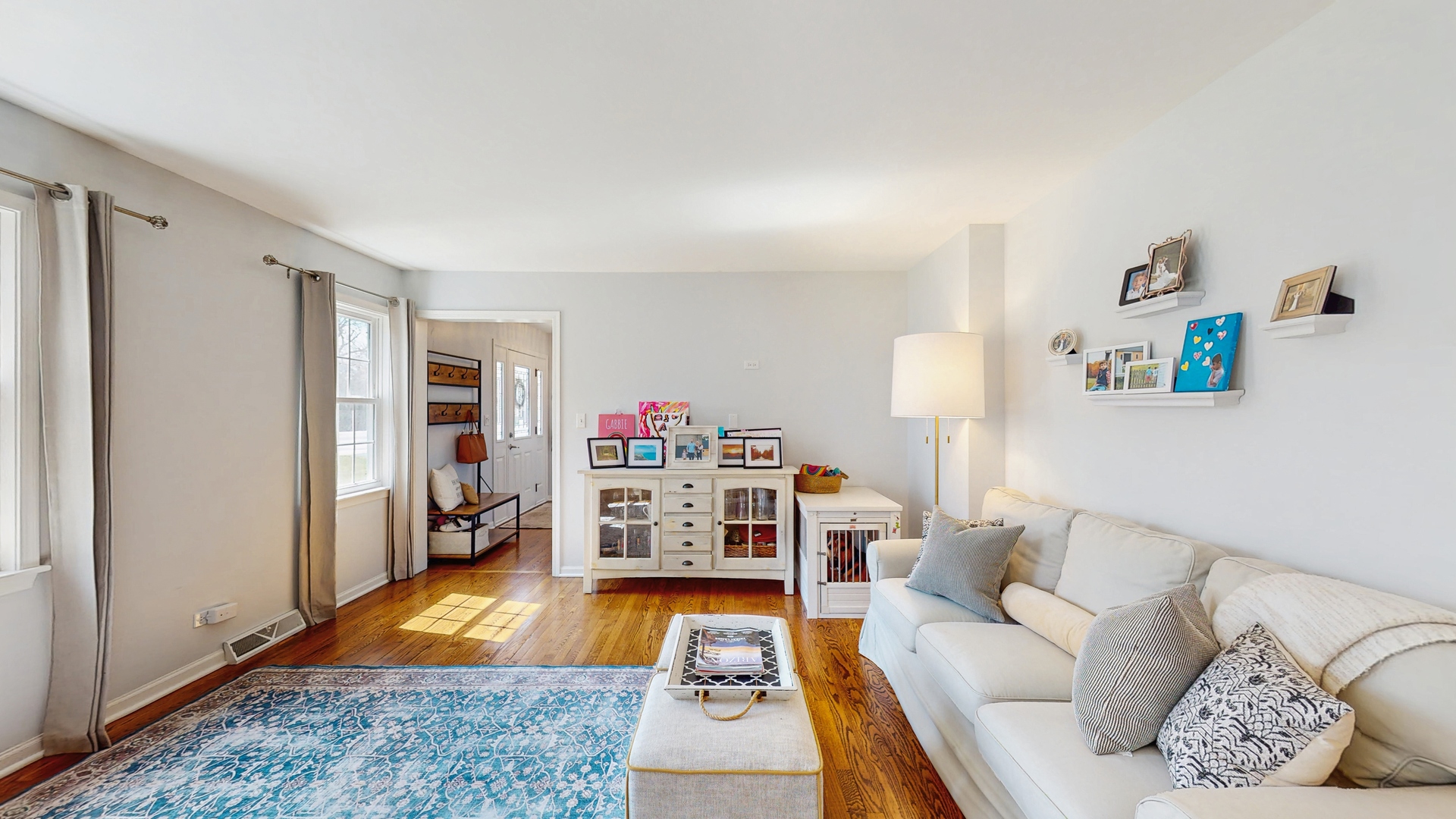 817 Plamondon Road Wheaton, IL 60189 - Photo 3 of 30