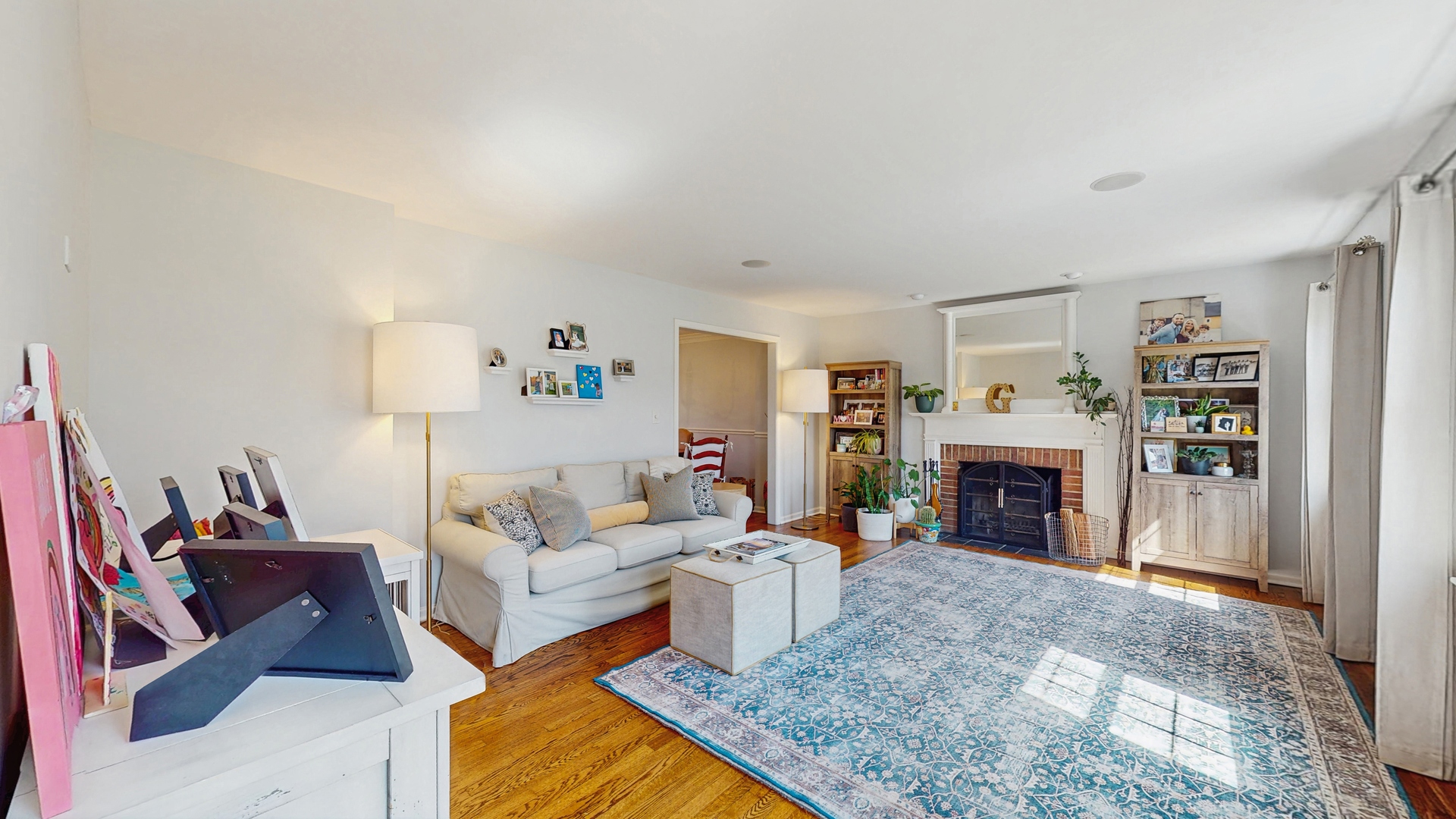 817 Plamondon Road Wheaton, IL 60189 - Photo 4 of 30