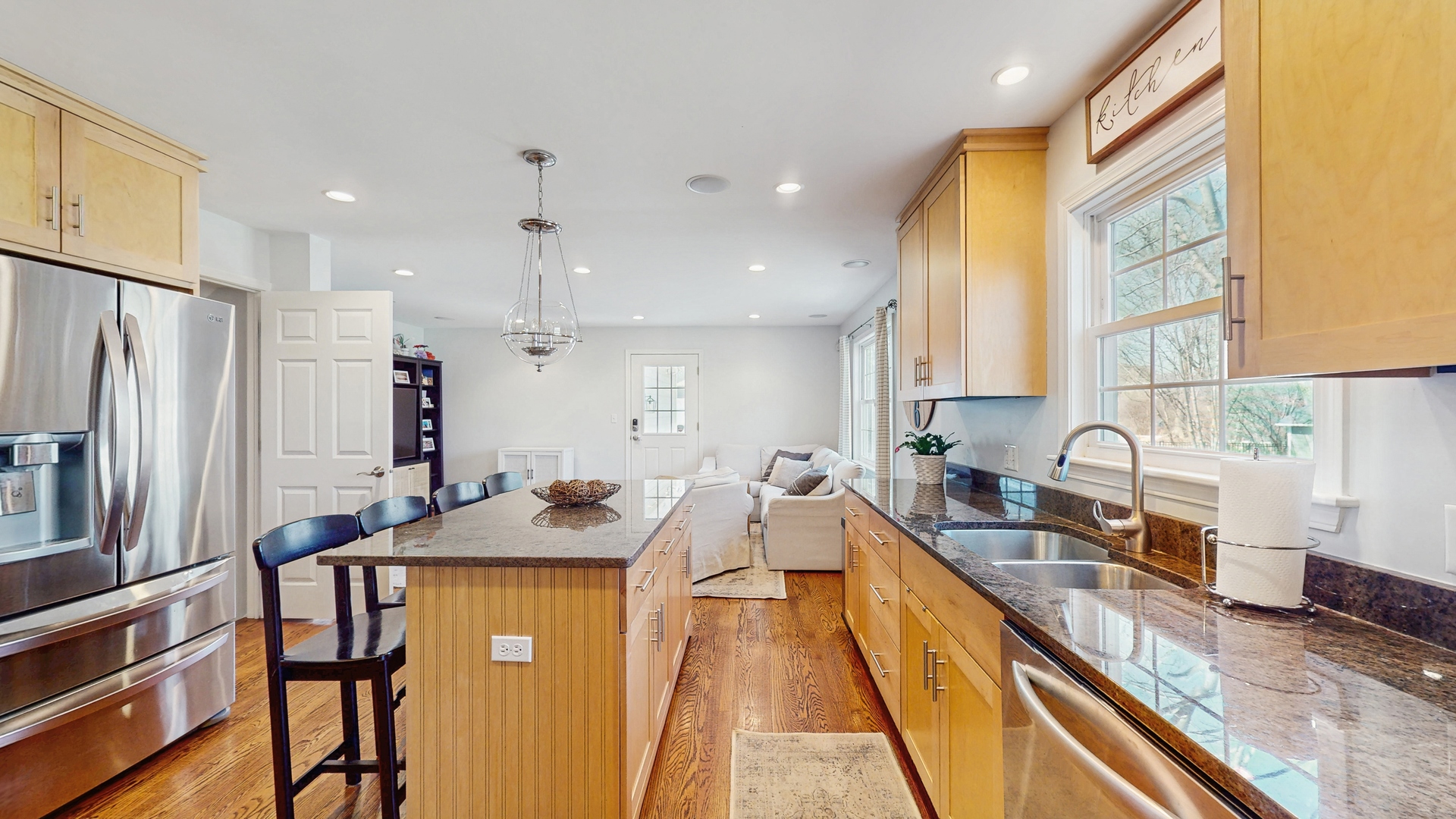 817 Plamondon Road Wheaton, IL 60189 - Photo 6 of 30