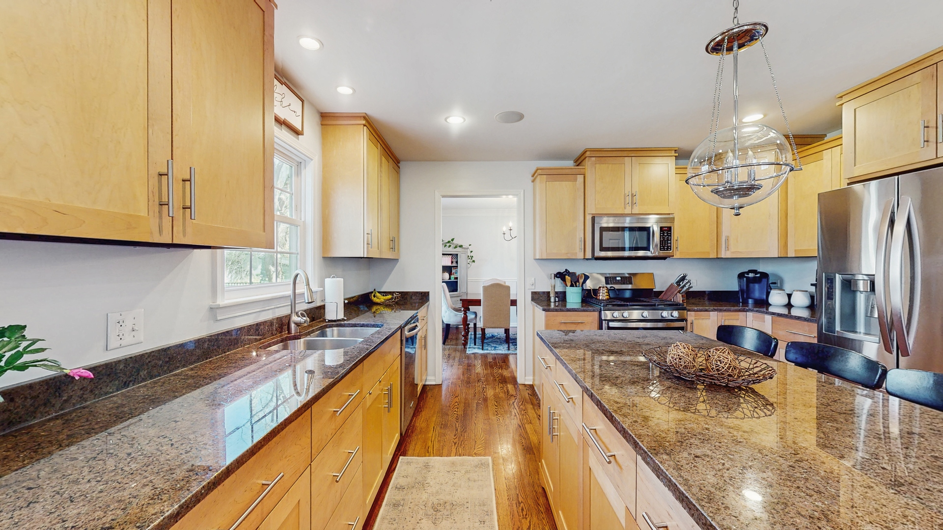 817 Plamondon Road Wheaton, IL 60189 - Photo 7 of 30