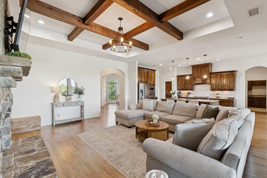6824 Katie Corral Drive Fort Worth, TX 76126 - Photo 14 of 39 a living room with furniture