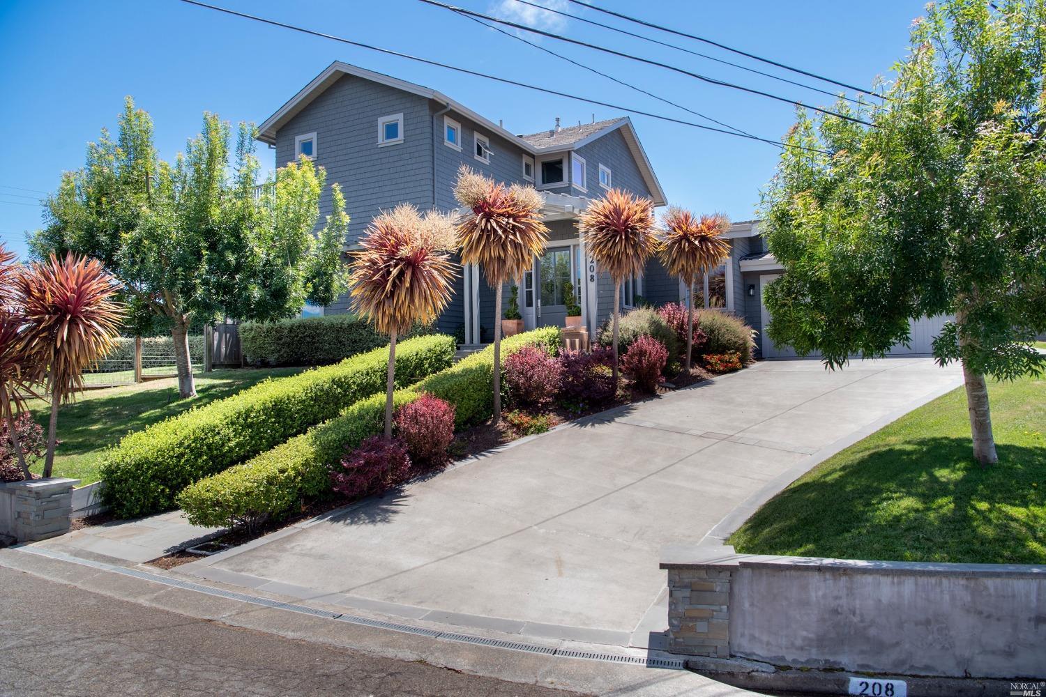 208 Reed Boulevard Mill Valley, CA 94941 - Photo 45 of 47 With a huge driveway, on a corner lot, parking is never an issue here.