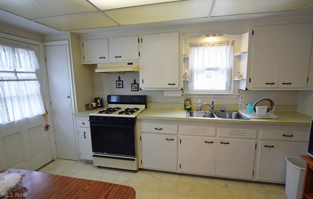 4127 Lowden Road Cleveland, OH 44121 - Photo 8 of 17