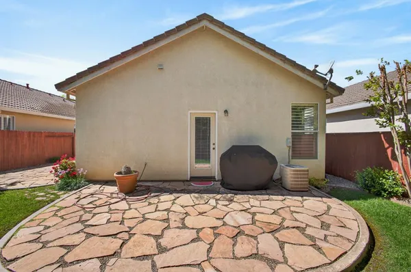 $549,999 | 9393 Canmoor Circle, Elk Grove, CA 95758