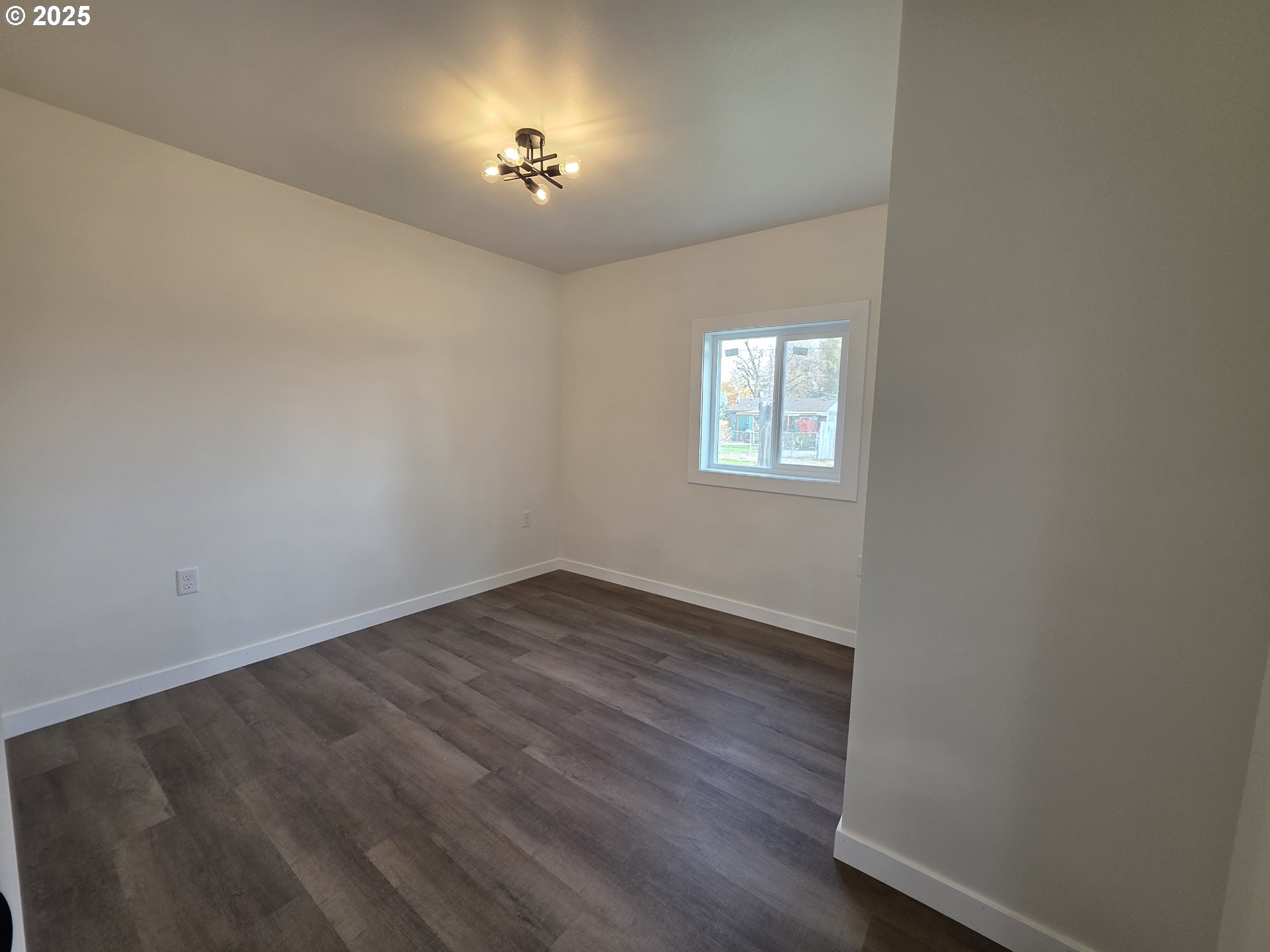 310 4th Street Northeast Irrigon, OR 97844 - Photo 12 of 13 an empty room with a window