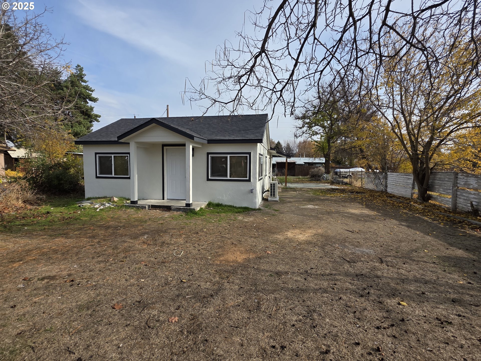 310 4th Street Northeast Irrigon, OR 97844 - Photo 3 of 13 a view of a house with a yard