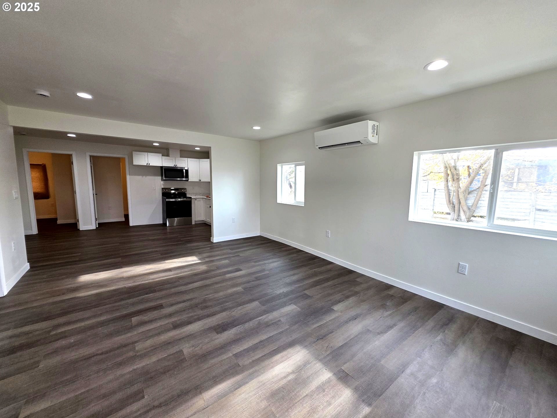 310 4th Street Northeast Irrigon, OR 97844 - Photo 4 of 13 a view of an empty room with wooden floor and a window
