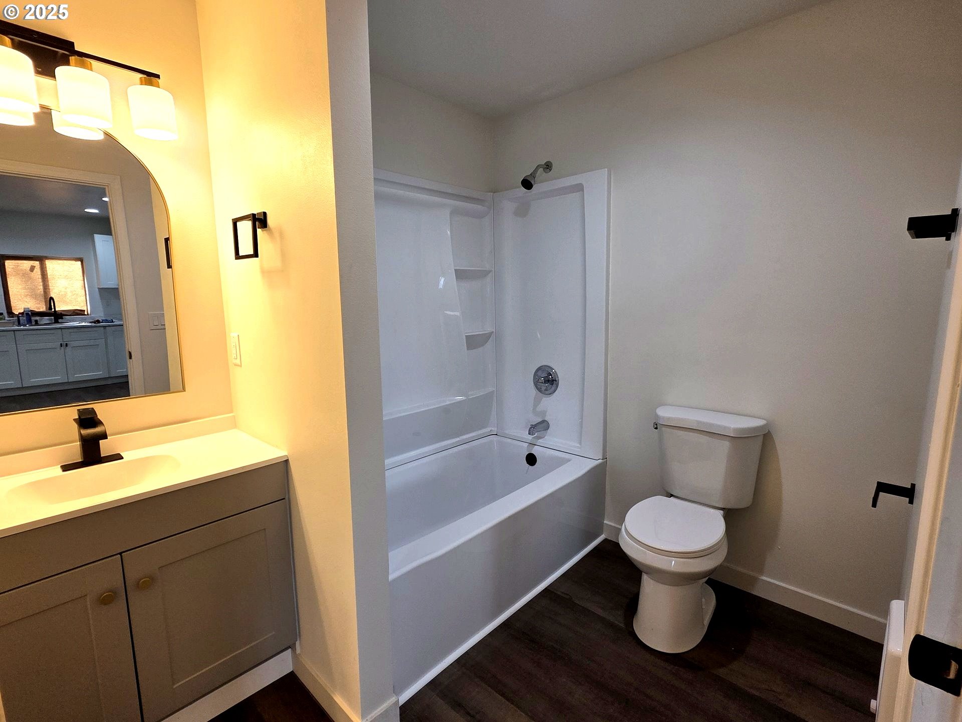 310 4th Street Northeast Irrigon, OR 97844 - Photo 7 of 13 a bathroom with a sink toilet a shower and bathtub