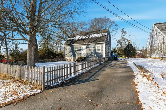 $410,000 | 8 Harris Avenue, Warren, RI 02885