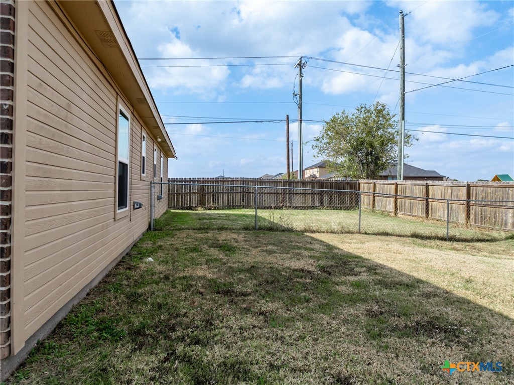 5701 Rustler Drive, Unit B Killeen, TX 76543 - Photo 25 of 29 a view of backyard with green space