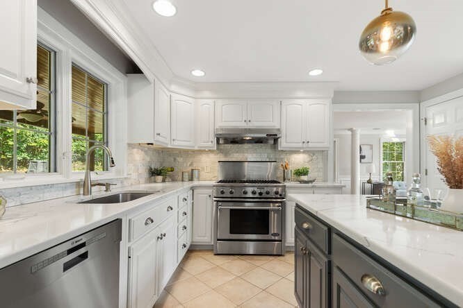 27 Murdoch Road Stoneham, MA 02180 - Photo 8 of 36 Gallery Image 8