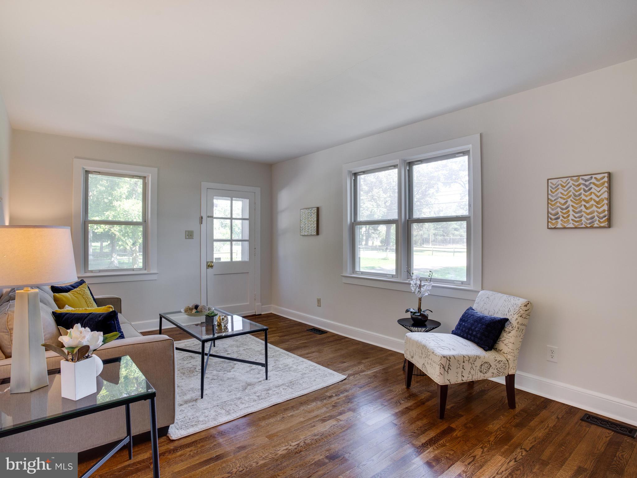 16605 Brandywine Road Brandywine, MD 20613 - Photo 5 of 29 Living Room