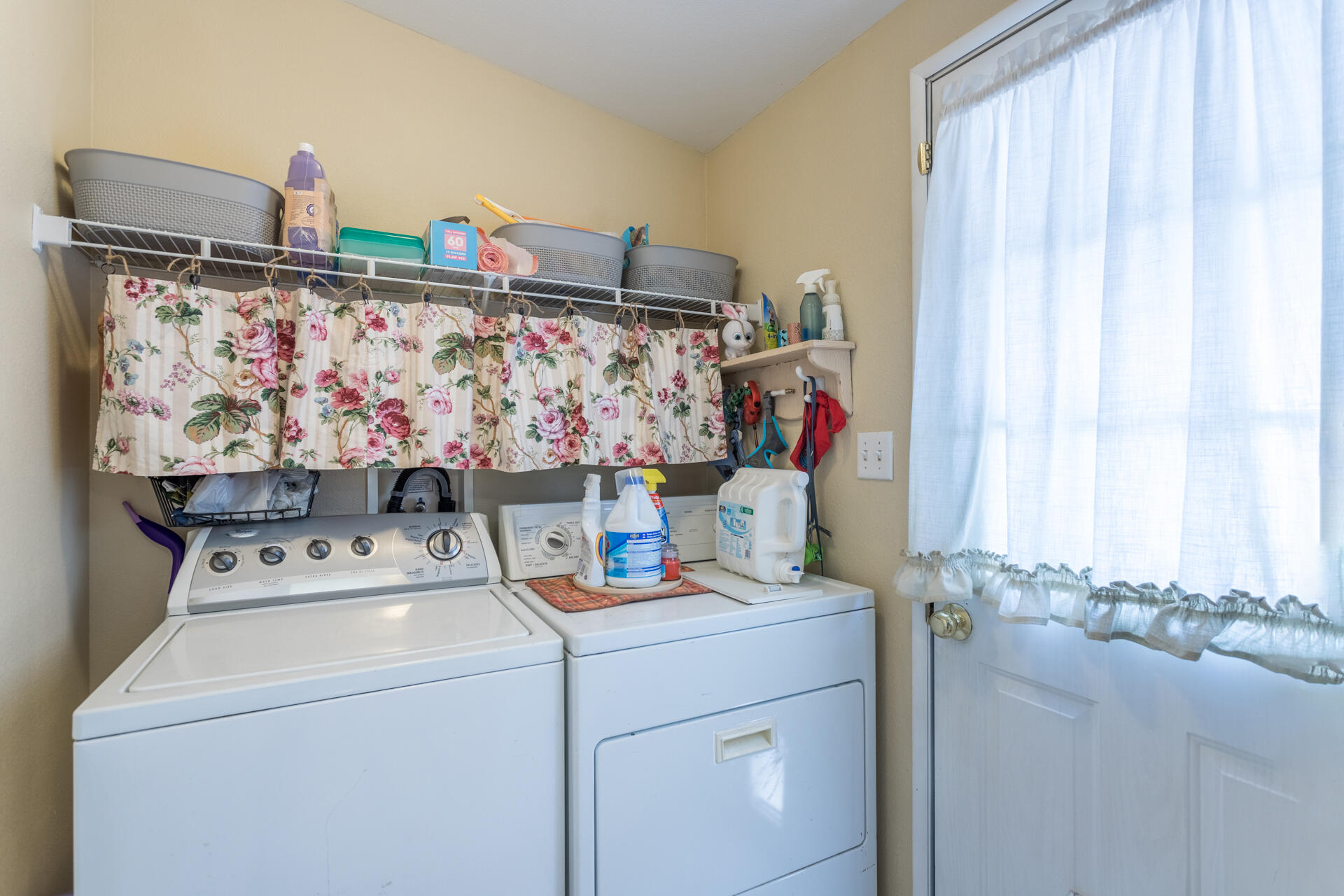 4696 Maple Trail, Unit LOS ROBLES ESTATES Redding, CA 96003 - Photo 23 of 33 a utility room with dryer and washer