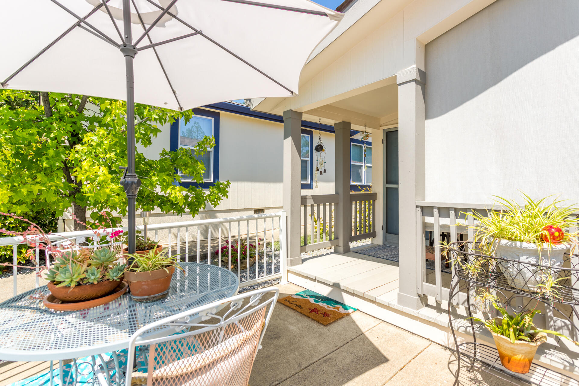 4696 Maple Trail, Unit LOS ROBLES ESTATES Redding, CA 96003 - Photo 33 of 33 a view of a chairs and table in the patio