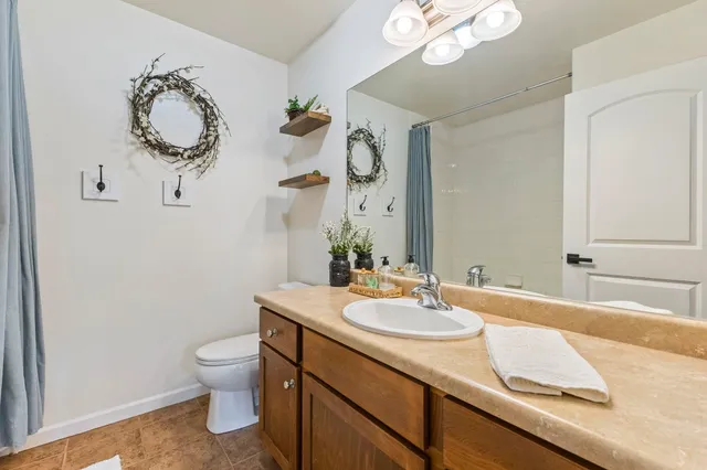 a view of livingroom with furniture and windows