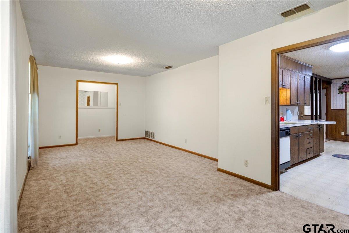 1302 Jeb Stuart Drive Tyler, TX 75703 - Photo 14 of 47 an empty room with mirror and a projector