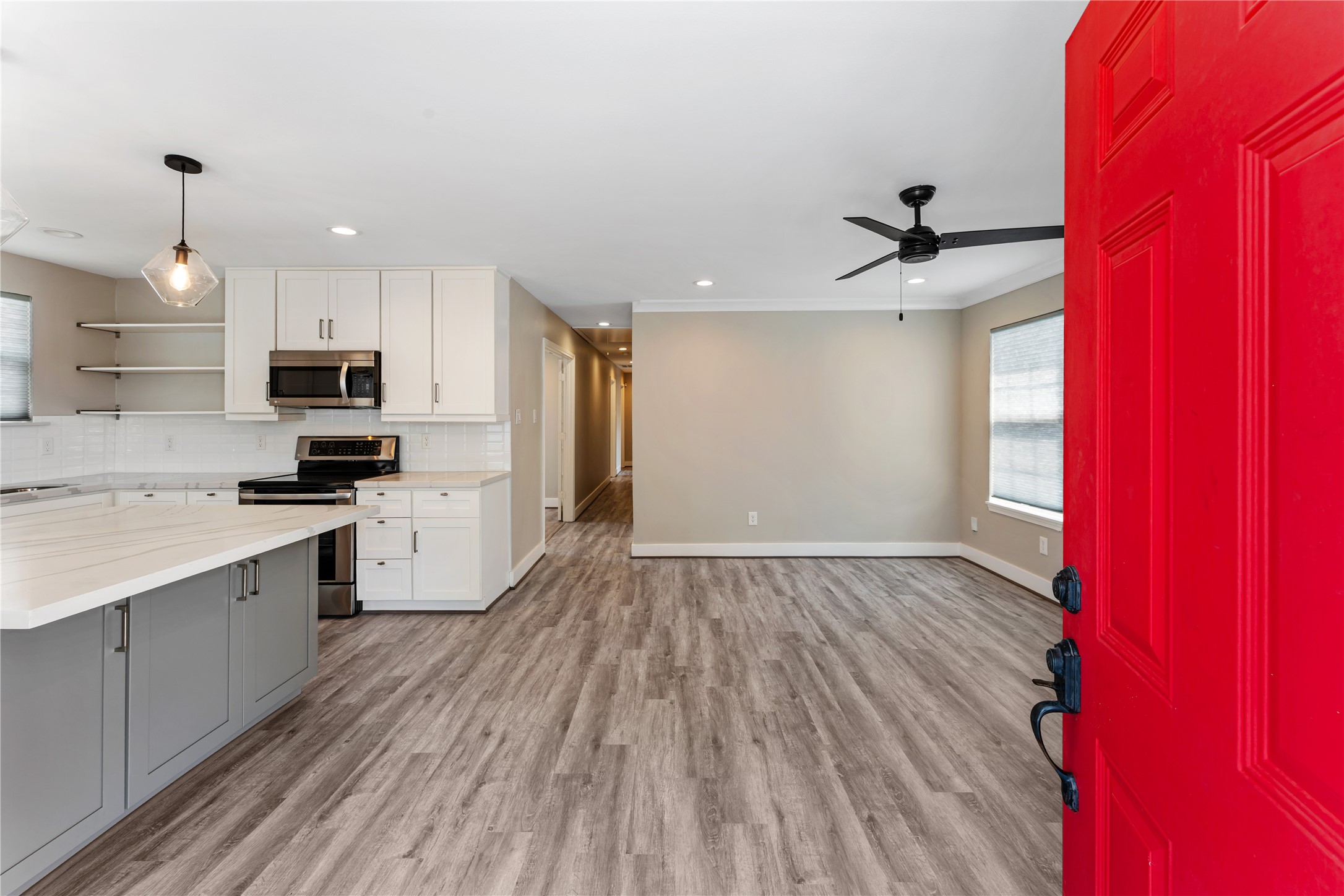 809 East 40th Street Houston, TX 77022 - Photo 5 of 33 Open-concept living connects
the updated kitchen to a
spacious living area, enhanced
by new flooring and updated
lighting throughout. Perfect for
entertaining or everyday living
with a clean, modern feel.
virtually staged